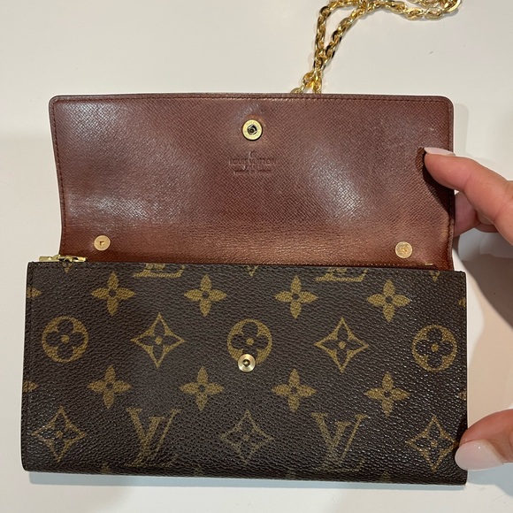 Authentic Vintage Louis Vuitton Monogram Bifold Wallet on Chain. - Picture 5 of 14